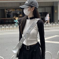 甘いクールなギャルは色にぶつかって立襟の長袖のtシャツの女性をつなぎ合わせます。