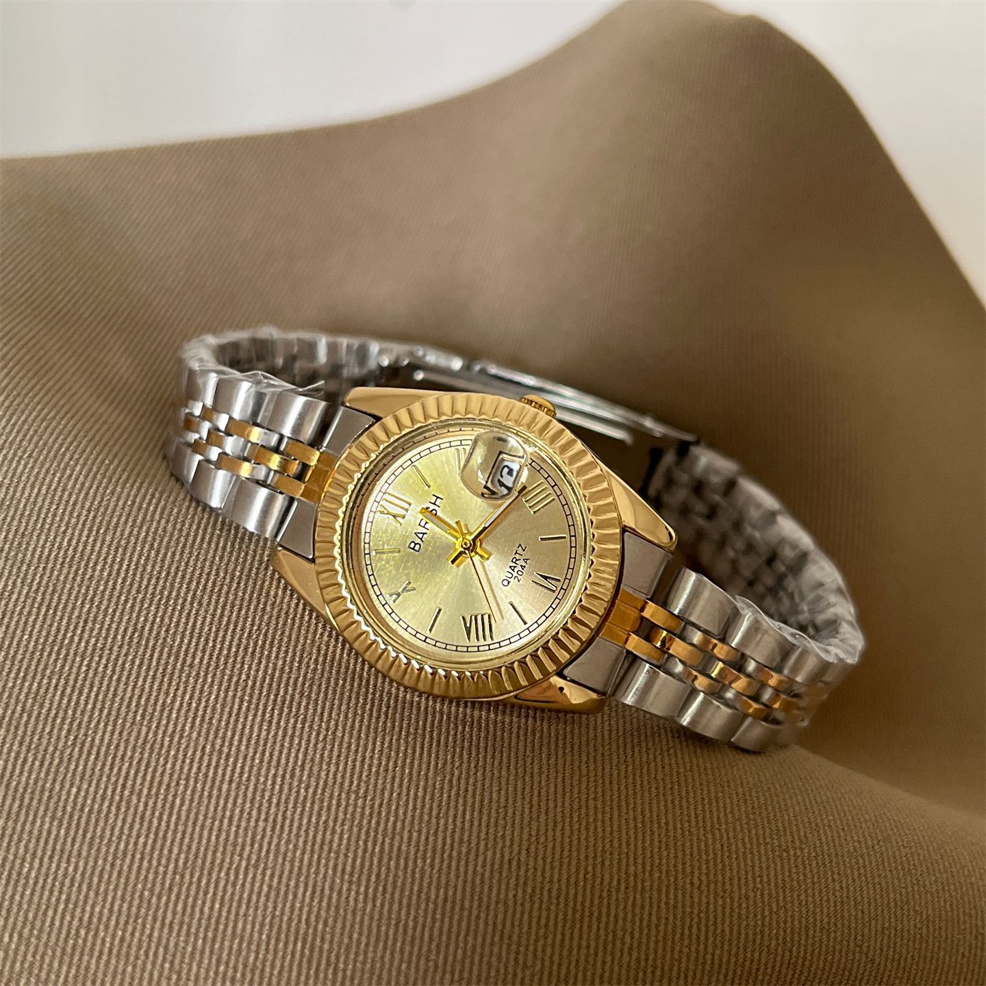 2025 nuevo reloj de registro azul cielo mujer de alta calidad temperamento de moda simple correa de acero para mujeres al por mayor image 10