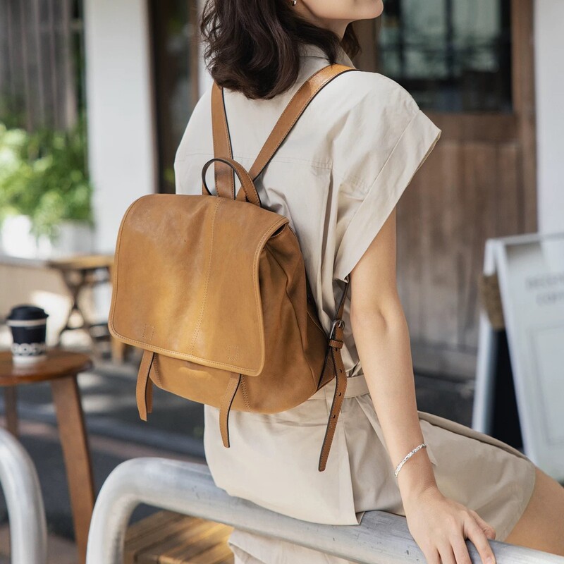 Qiu Zhen Same Style Vegetable-Tanned Sheepskin Messenger Bag, Large Capacity Relaxed Style Backpack, Casual Single-Shoulder Handbag