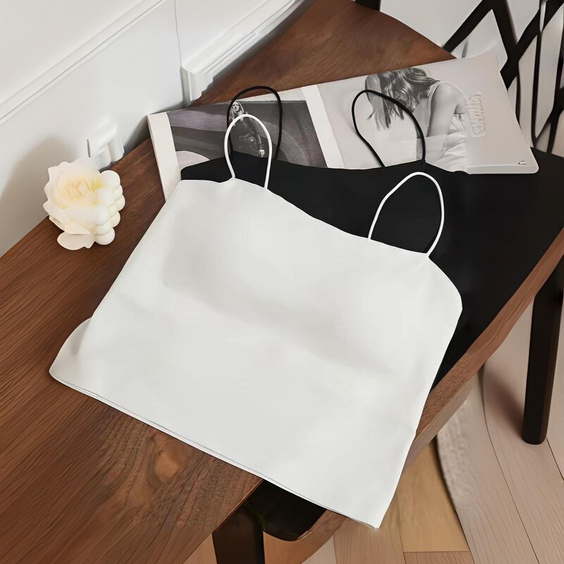Idol-Style White Camisole with Thin Straps, Seamless, with Chest Pads, Anti-Exposure, Beautiful Back Design Lingerie Idol-Style White Camisole with Thin Straps, Seamless, with Chest Pads, Anti-Exposure, Beautiful Back Design Lingerie