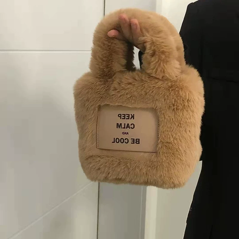 Сумка-бэг, мини-тот из искусственного меха, 22×19×17 см, варианты кожаной нашивки и цепи