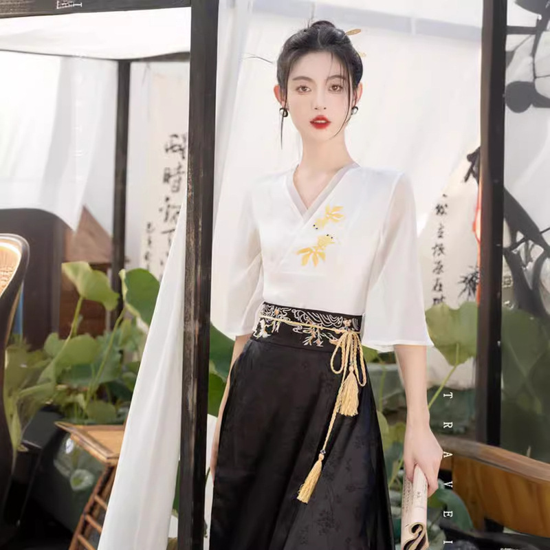 馬のスカートの大きいサイズの太ったmm新中国風のシンプルな刺繍の上着 + 高腰は腰の半身のスカートを改良します。|undefined