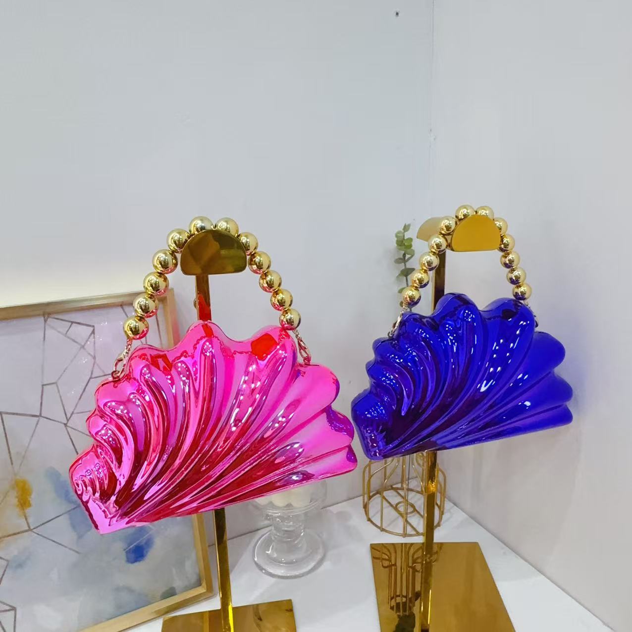 Bolsa de cena de lujo ligera transfronteriza estilo de conchas personales bolsas acrílicas perlas portátiles brillante cara de moda damas bolsas de noche