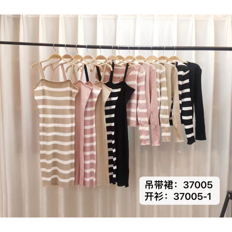 ファッションのニットのスーツのスカートの子供の2025夏の新型の長袖の小さいコートの底のガーターのワンピースの2セット|undefined