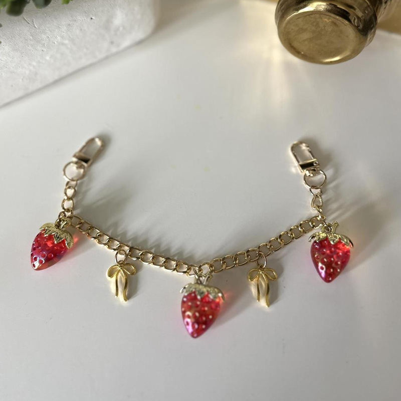 Fábrica al por mayor nuevo diseño de bolsos universales cadenas adorables joyerías de mujer dulce brillante rojo fresas cadenas de bolsos cortos image 7