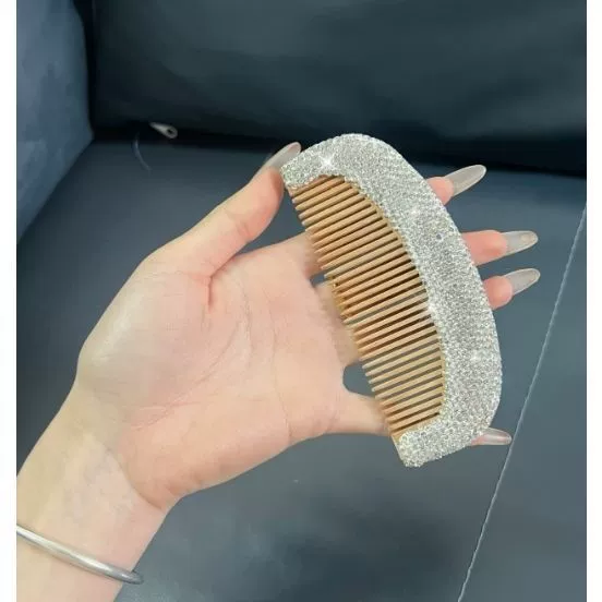 Алмазная новая деревянная расческа высокого цвета в общежитии