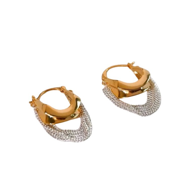 Otoño y invierno nuevo bolso de cadena de bordas pernos de moda temperamento oro y plata aretes de color contrastante de alta calidad pernas para mujeres