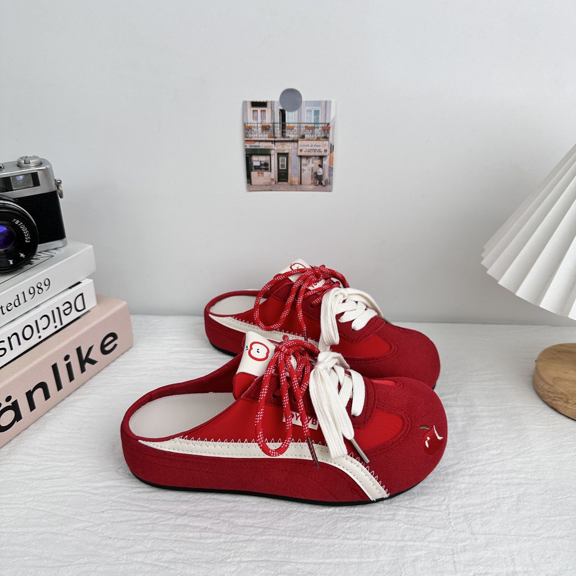 Zapatos perezosos de onda lejana para mujer 2025 nuevo estilo de un pedal y dos desgaste zapatos blancos de verano zapatillas de deporte zapatos casuales de nicho