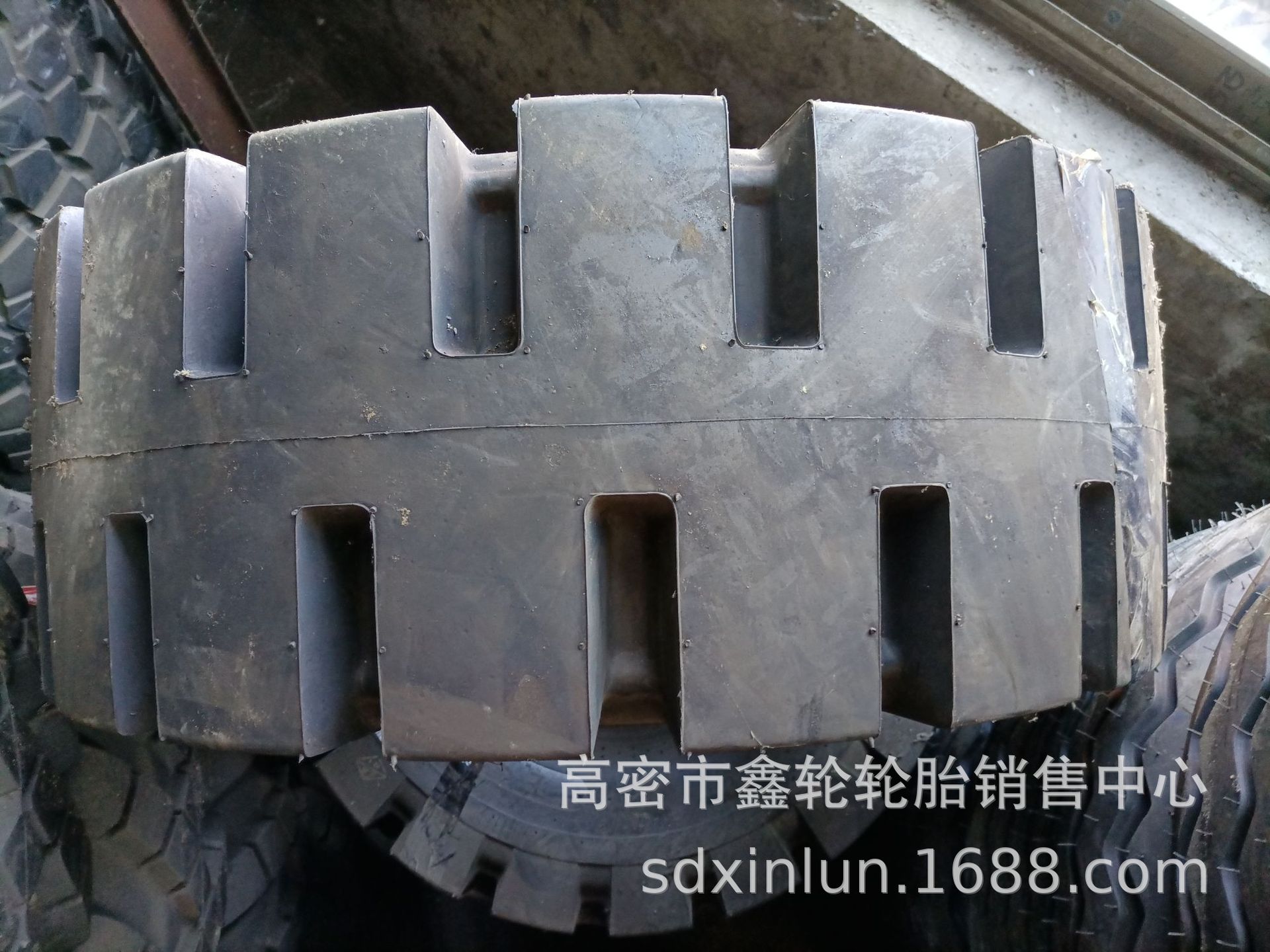 长期供应20.5/70-16装载机铲车16/70-20 20.5-16半实心工程轮胎