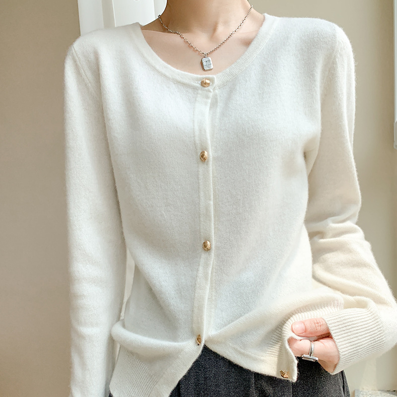 Autumn woolen long-sleeve with a round collar