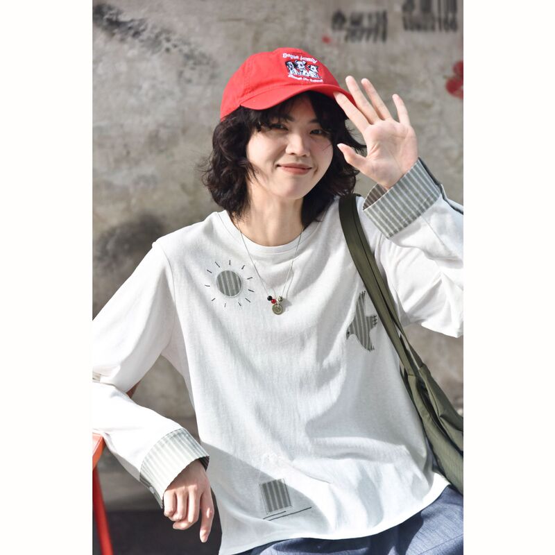 【Three and Two Out】Illustrated striped patchwork design with flying birds and sun, versatile pullover round-neck T-shirt 89736 【Three and Two Out】Illustrated striped patchwork design with flying birds and sun, versatile pullover round-neck T-shirt 89736
