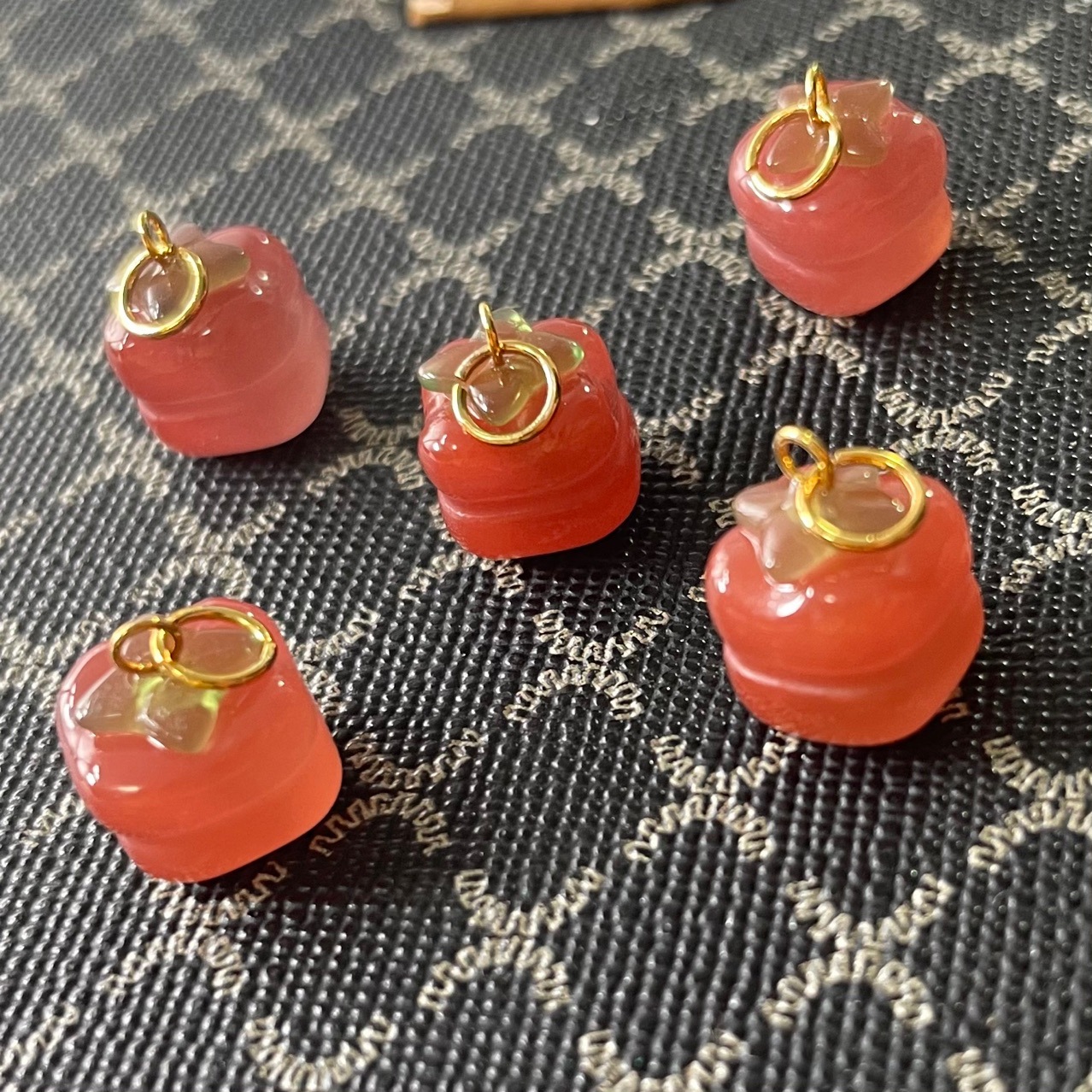 (2개) 아프리카 남부 붉은 마노 감 펜던트 작은 방울 DIY 과일 펜던트 액세서리 녹색 칼 케돈 마노 잎