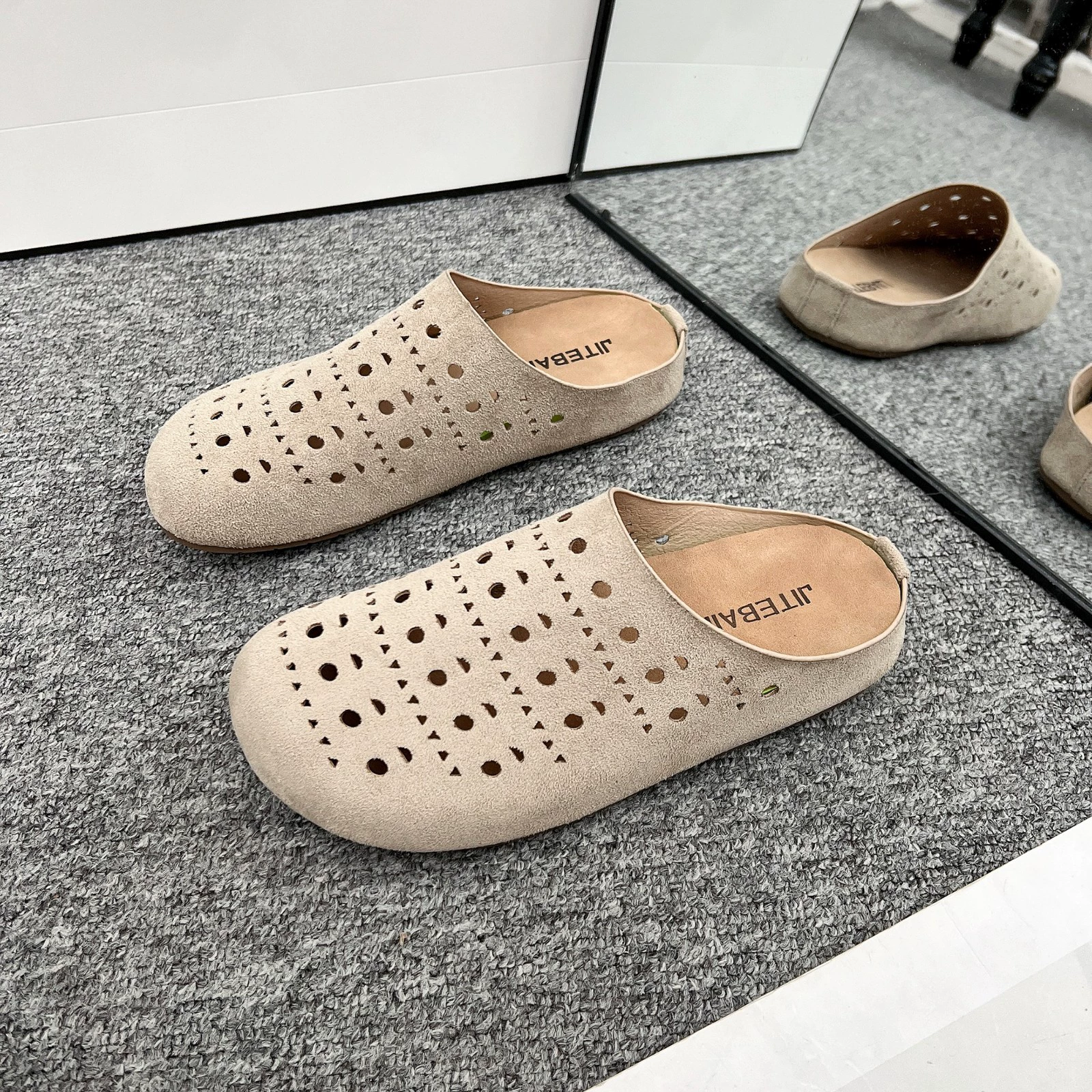 Домашние тапочки Mao Mao для женщин, стиль Birkenstock, мягкая подошва весны и лета, удобные сабо для дома и улицы, нескользящие тапочки на плоской подошве, экспорт.