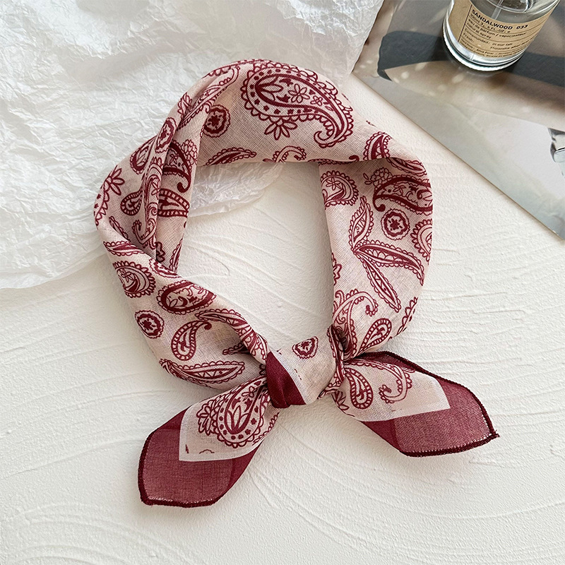 Borde rojo de anacardo único de trébol