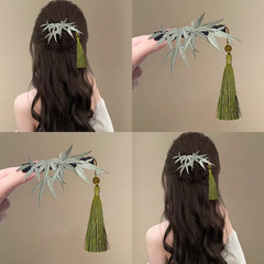 竹影扶疎 ~ 竹は花真珠のヘアピンをまねて中国式の国風超仙盤器の後頭部のヘアアクセサリーを挟みます。