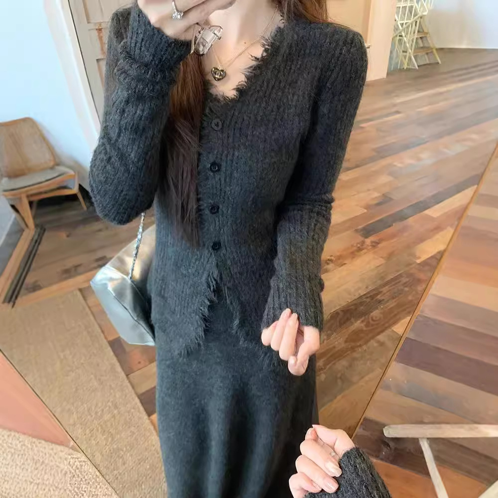 빅 화이트 브라더 티 스타일 게으른 소프트 왁스 티어 V-넥 레이브 니트 탑 스트레이트 캐주얼 세트 스커트