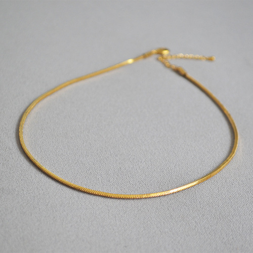 The blogger's Instagram-style square snake bone chain with smooth curved beauty, minimalist and versatile, personalized short pendant necklace for women.