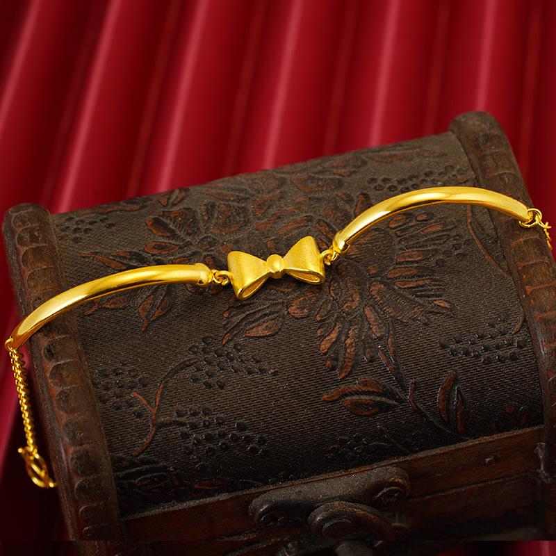 Pulsera chapada en oro todo fósforo exquisito simple mariposa de las mujeres 2022 nueva fábrica de joyería de mano al por mayor