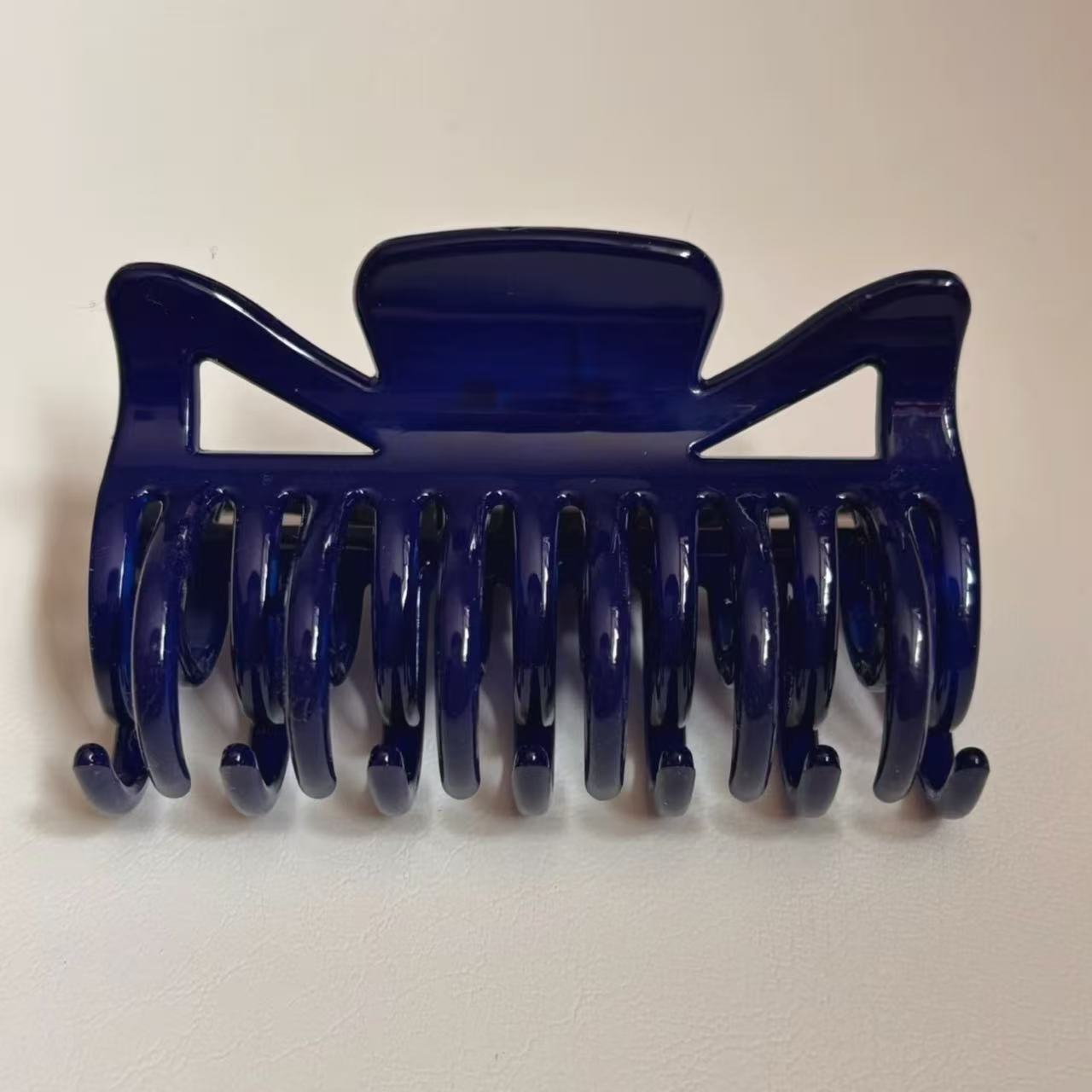 Friends Rachel's Same Style Sapphire Blue Double-Toothed Hair Clip for Women with Elegant Hair on the Back of the Head, Small and Medium-Sized Shark Clip
