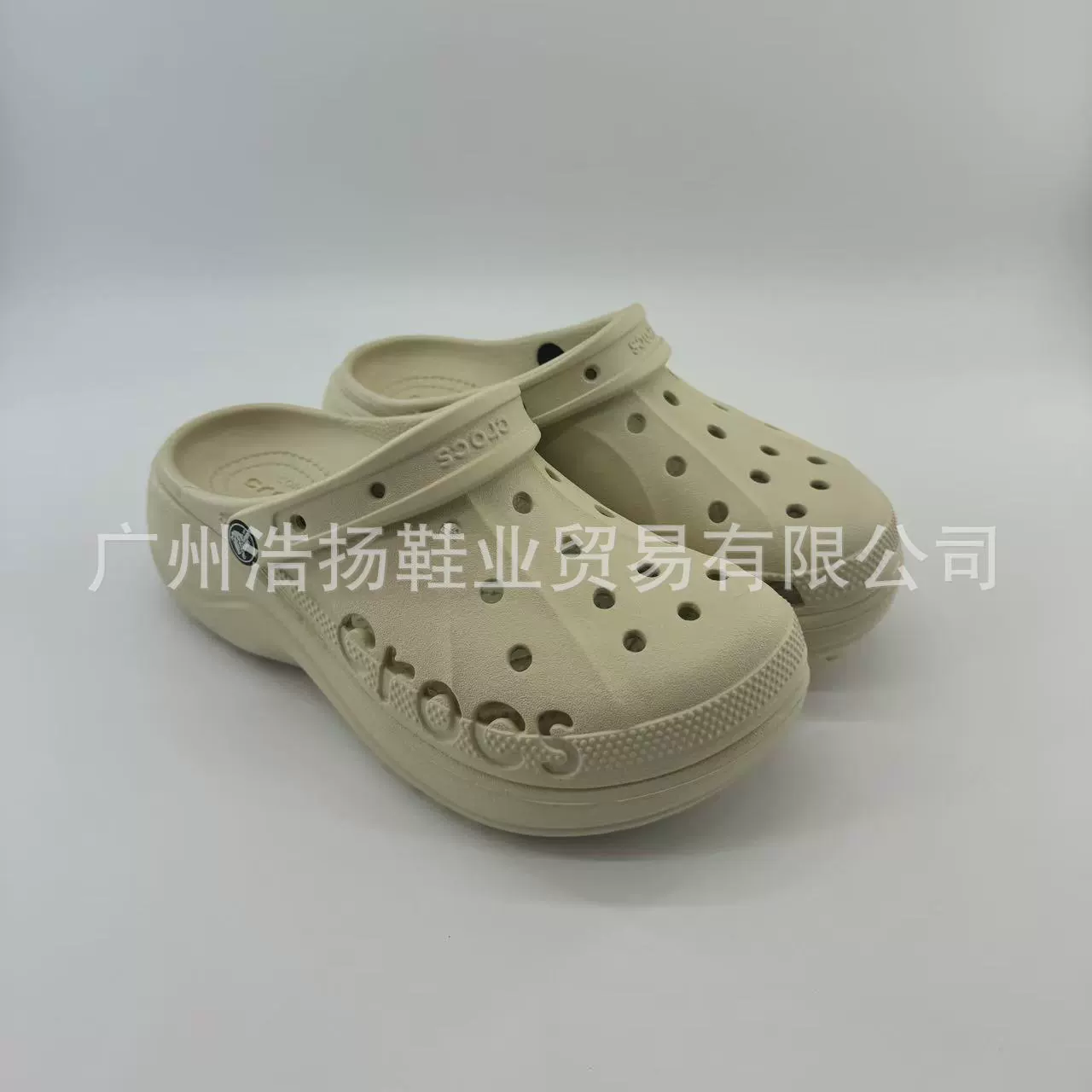 Кросс Облако Лето новые тапочки Crocs с толстой подошвой, повседневная пляжная обувь открытого типа баотоу тапочки 208186
