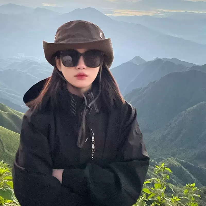 武功山穿搭美式冲锋衣外套男女防水防风登山服情侣款机能工装外套