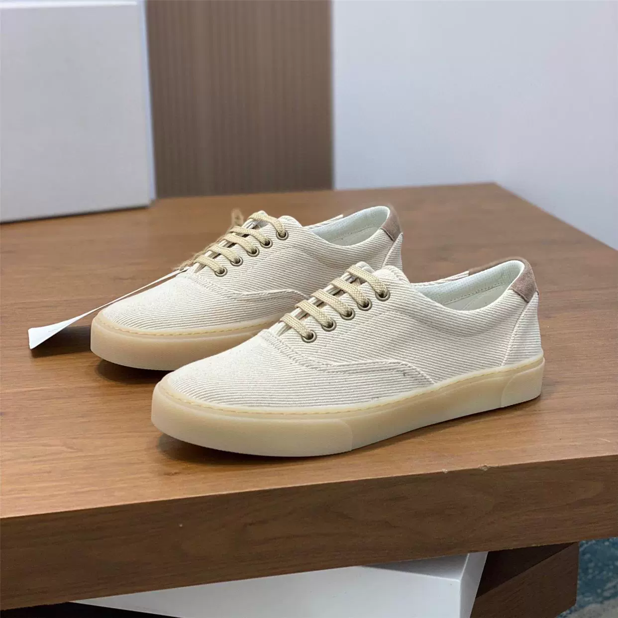 Европейские новые дышащие кроссовки на плоской подошве с кружевной шнуровкой, простые, удобные, универсальные, нишевый дизайн.