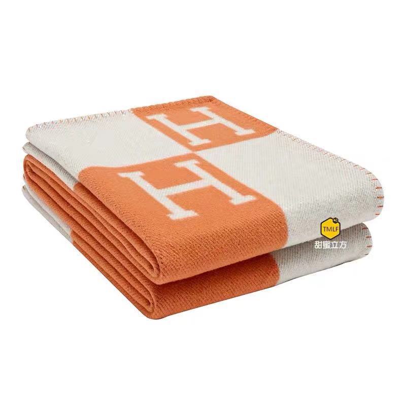 Letter Shawl Wool Air-Conditioning Travel Blanket Office Blanket Manufacturer Cashmere Blanket Warm and Thickened