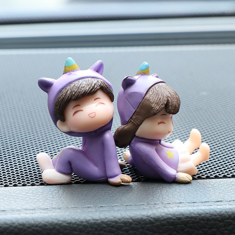 보라색 앉아 인형