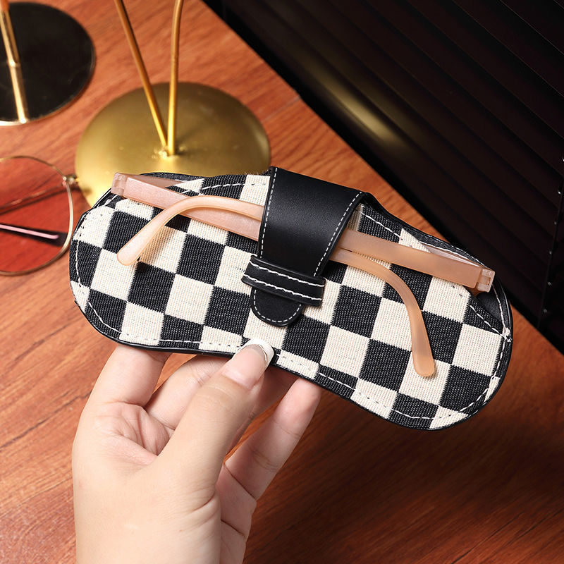 흑백 격자 무늬