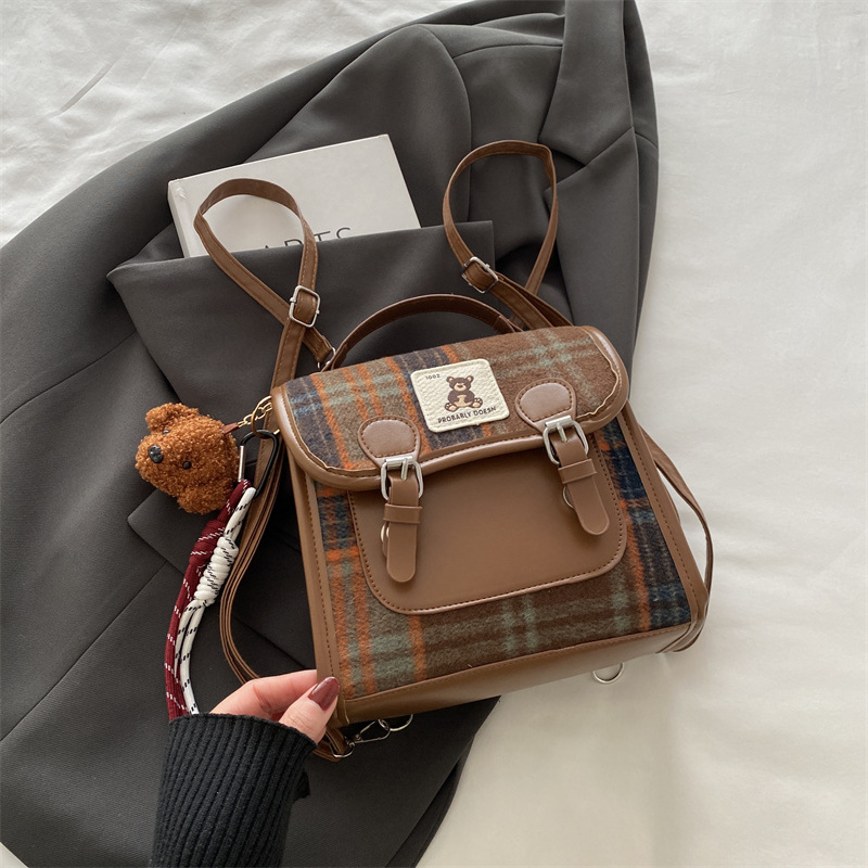 Nueva bolsa de invierno 2024 bolsos de moda de mujer mochila de hombro portátil de gran capacidad retro mochila de hombro