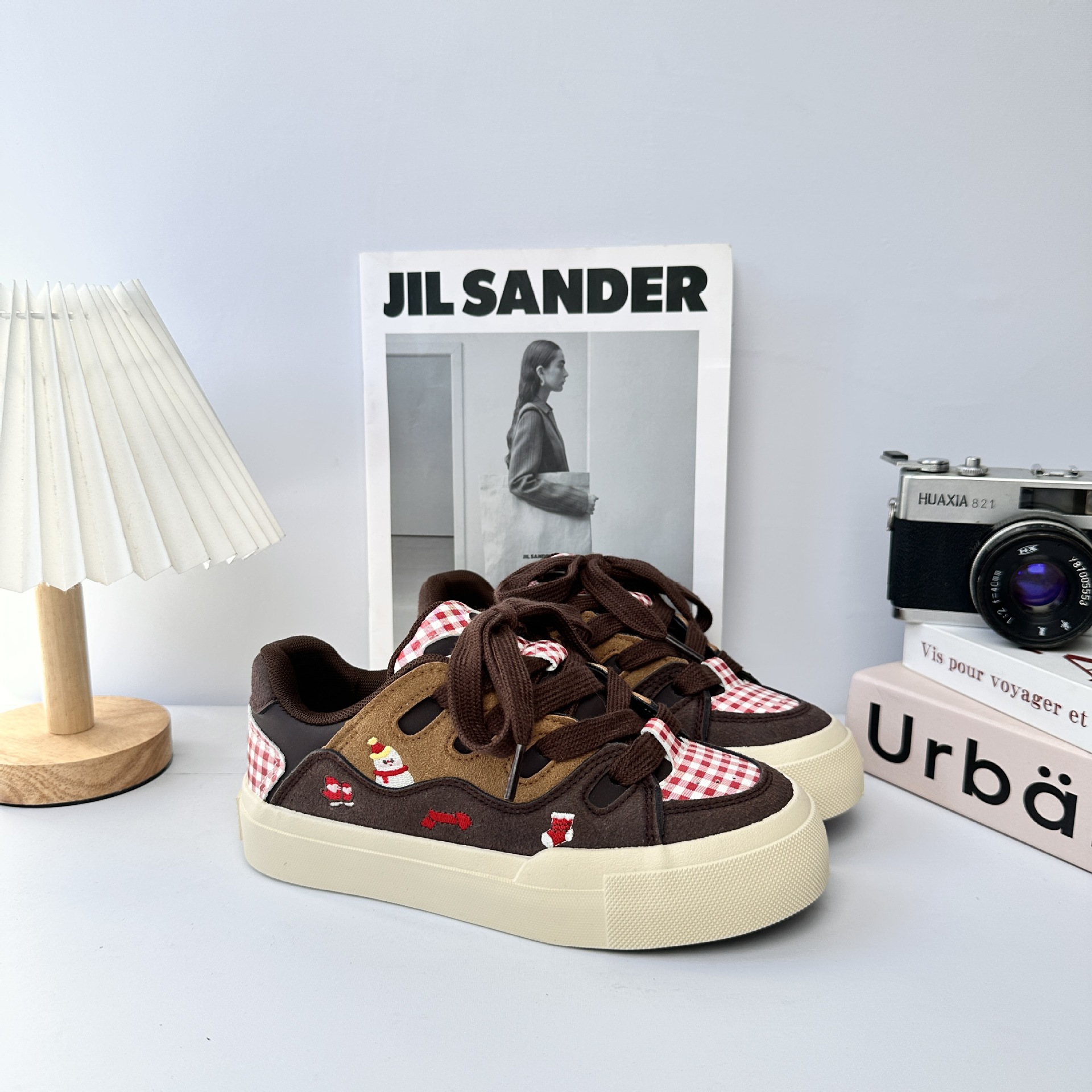 Zapatos deportivos y casuales de ondas distantes para niños y niñas en otoño de 2025 nuevos tipos de explosión, todos los tipos de zapatos de skate de suela gruesa ligera para padres