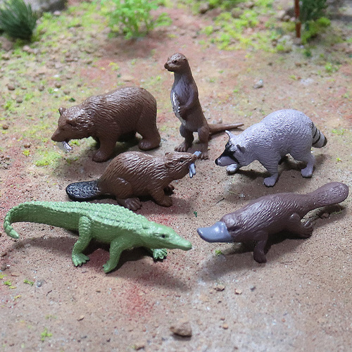 Children's simulated mini wild reptile model raccoon platypus beaver brown bear crocodile set toy