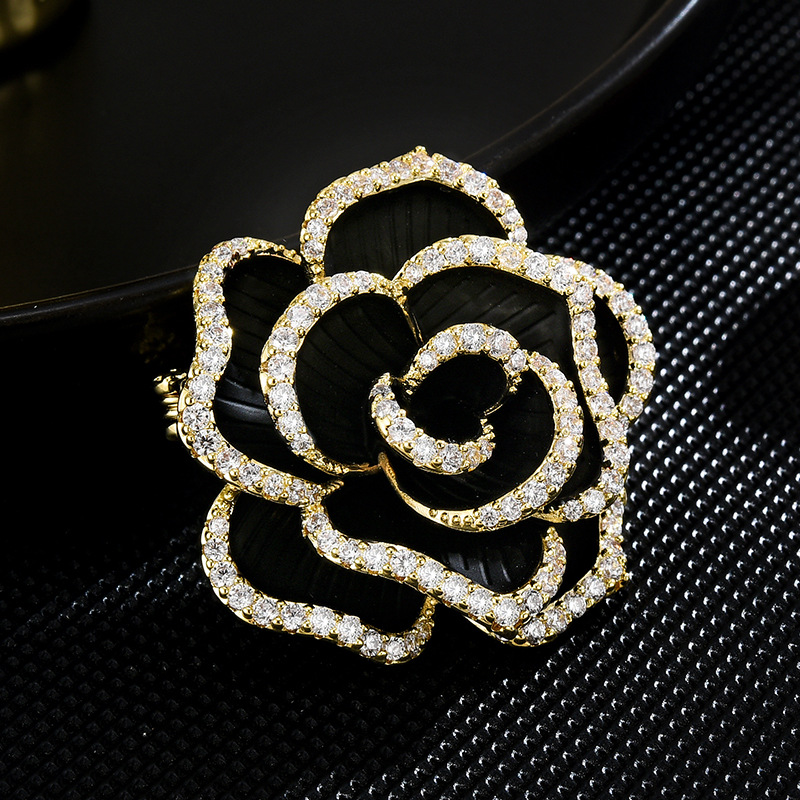 New style light luxury camellia brooch high-end women's design sense niche temperament retro corsage Chanel style pin accessories