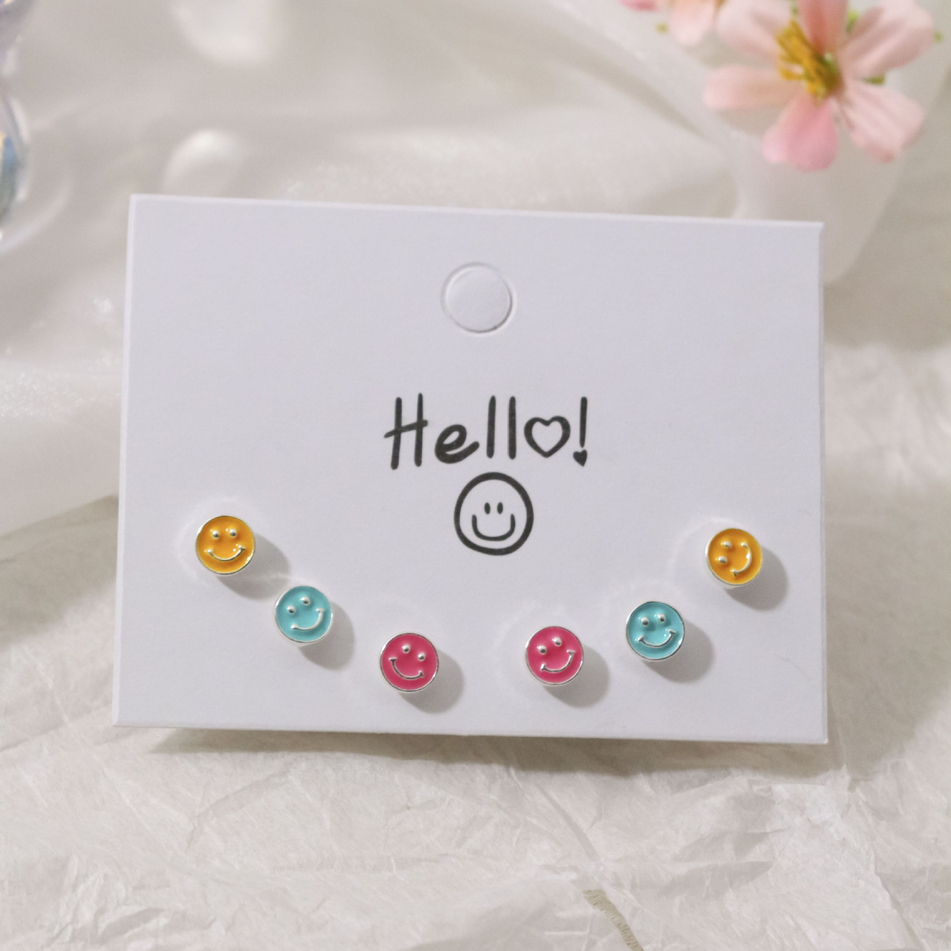 Juego de pendientes de aguja plateados, sencillos y compactos para mujer, pendientes geométricos en forma de corazón, bonitos, dulces y versátiles, venta al por mayor para puestos de mercado