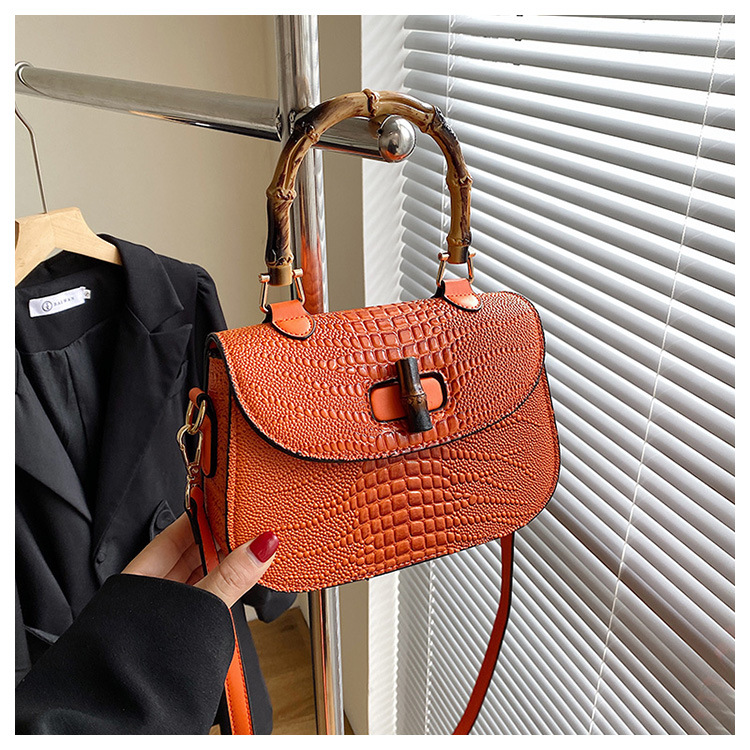 Women's Medium All Seasons Pu Leather Solid Color Fashion Shell Lock Clasp Handbag display picture 1