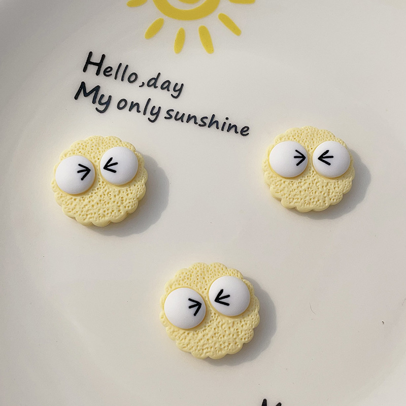 Nueva historieta beige expresión galleta DIY accesorios de resina accesorios para el cabello teléfono móvil Shell parche crema pegamento papelería caja parche