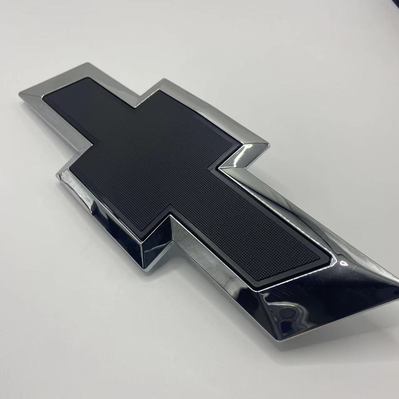 Suitable for Chevrolet pickup truck SILVERADO front and rear car logo Solod modified middle net logo rear trunk labeling