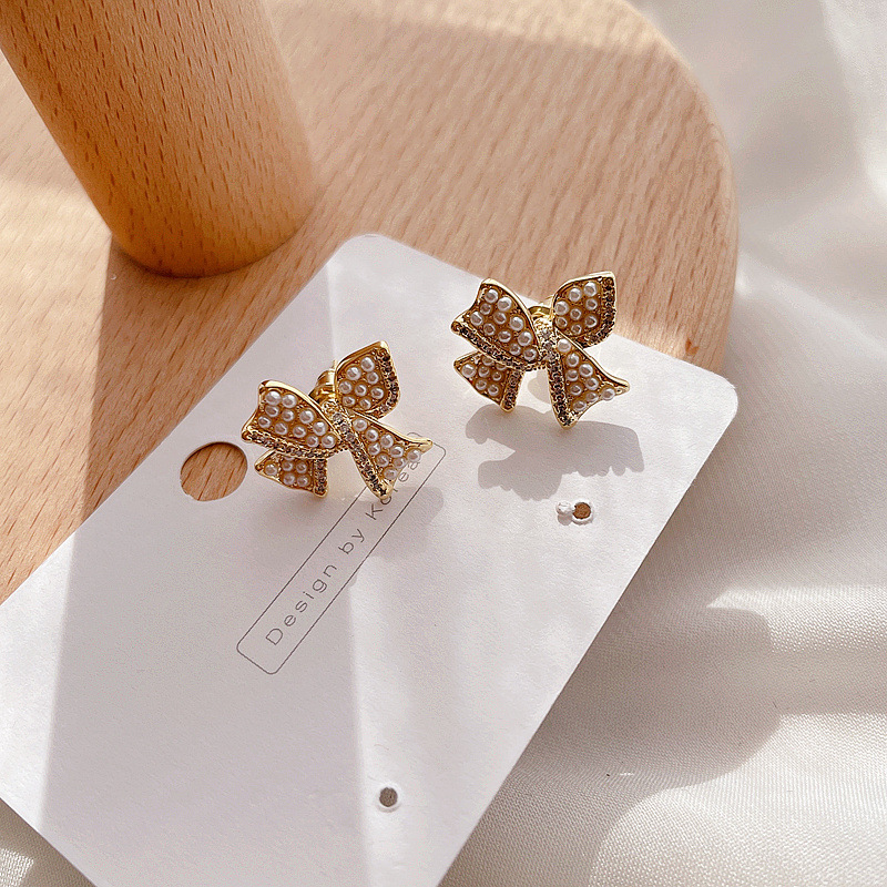 Micro-inlaid Pearl Golden Bow Fashion Earrings display picture 5