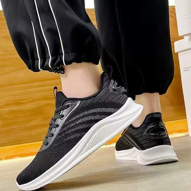 2024 новые повседневные мужские туфли летают на сетке легкие модные одиночные туфли полые простые мужские кроссовки трансграничная оптовая продажа