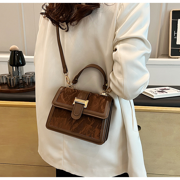 Tämän vuoden suositut laukut naisille 2024 uusi muoti huippuluokan kannettava olkalaukku suuri kapasiteetti crossbody pieni neliö laukku_voghion.com