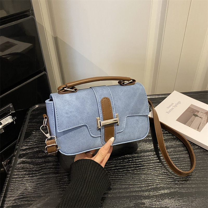 Summer Handheld Small Square Bag for Women 2026 New Super Popular Commuting Shoulder Crossbody Bag with a Light Luxury and Niche High-End Feel