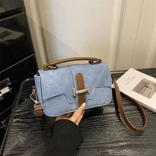 Summer Handheld Small Square Bag for Women 2026 New Super Popular Commuting Shoulder Crossbody Bag with a Light Luxury and Niche High-End Feel