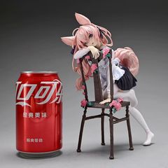 新商品の兎兎のフロワがひざまずいている姿を支えています。
