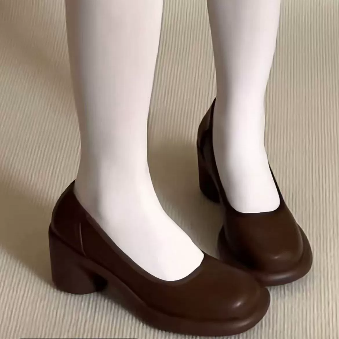 Мэри Джейн Ретро сливочное качество Мэри Джейн одиночные туфли 2024 новые дикие модные туфли на высоком каблуке JK кожаные туфли