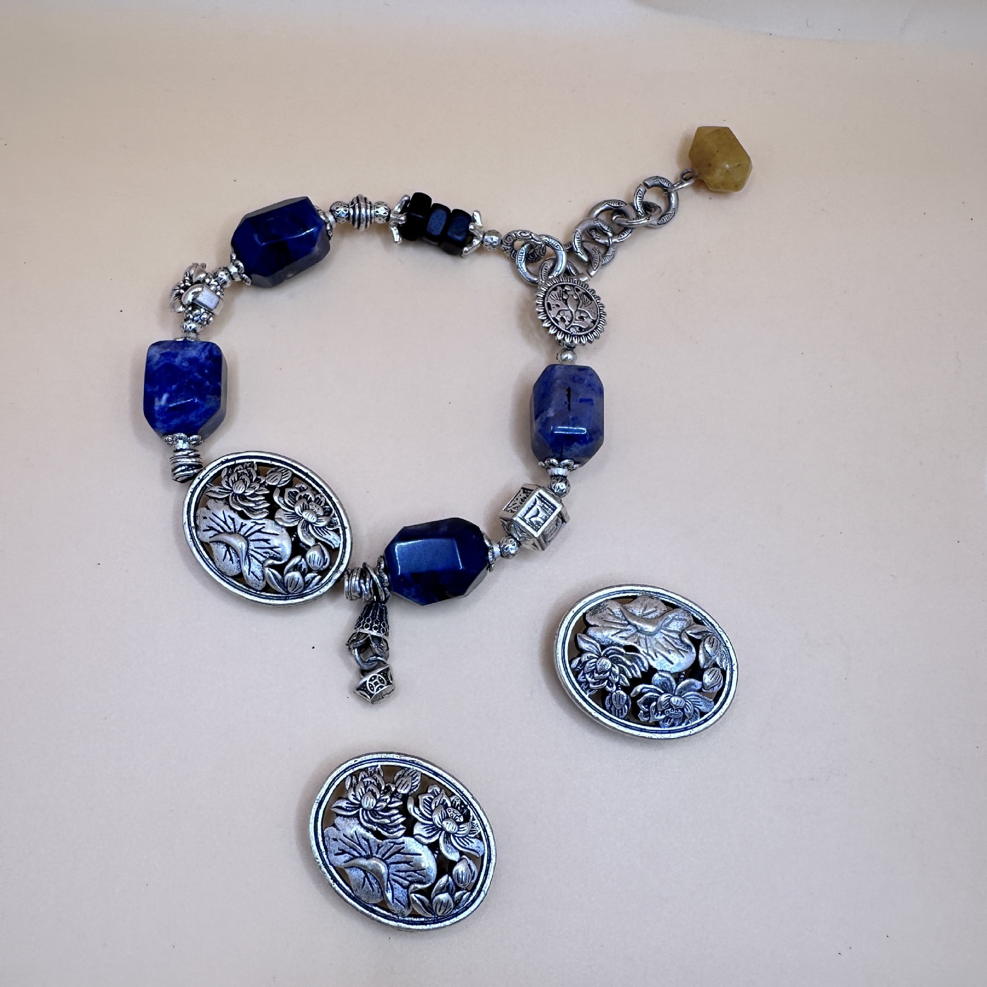 Y199 Chiang Mai Vintage Ethnic Bracelet with Hollow Flower Pattern Loose Beads Crystal DIY Bracelet Necklace Accessories