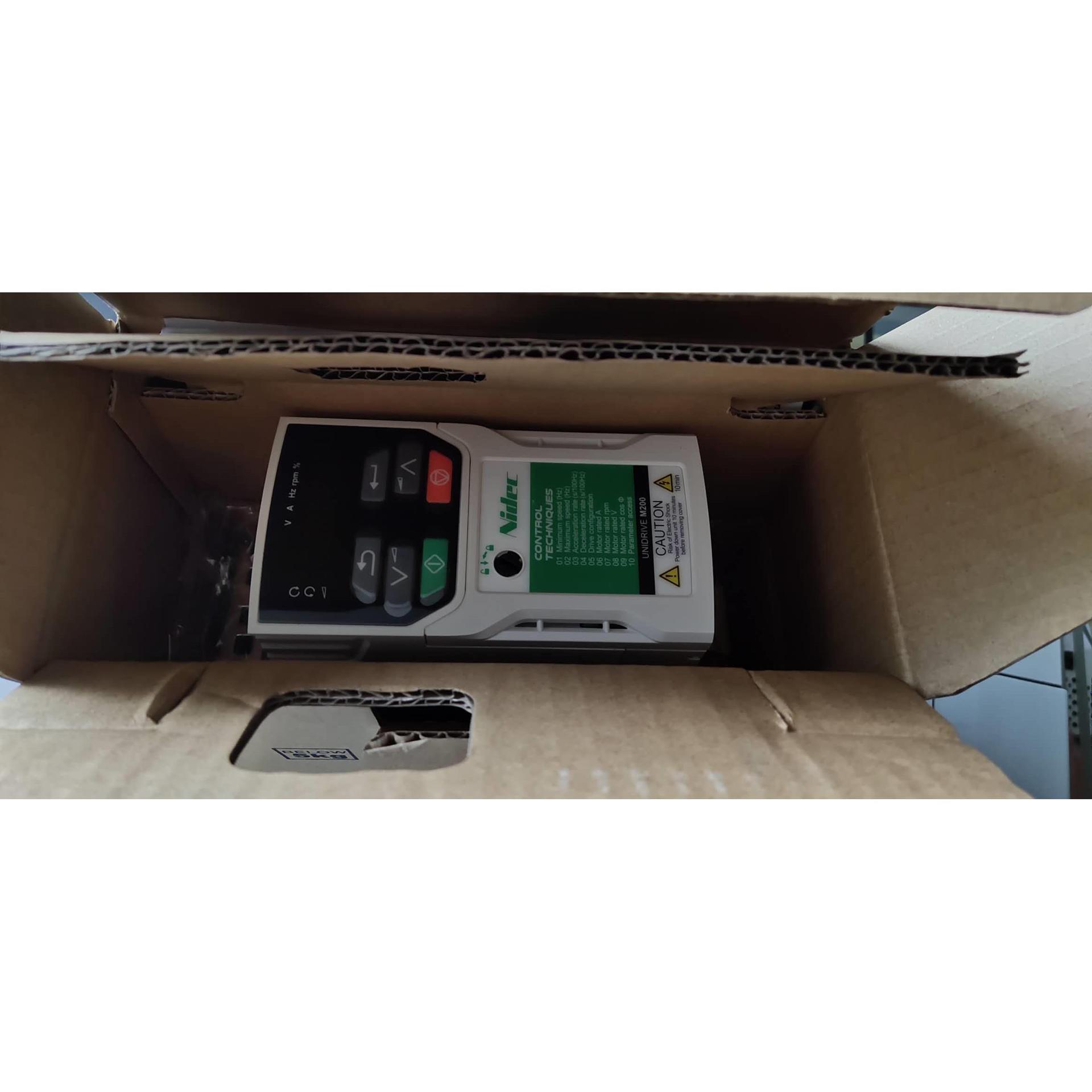 艾默生尼得科CT变频器 M200-02400041A10100AB100 全新质保一年