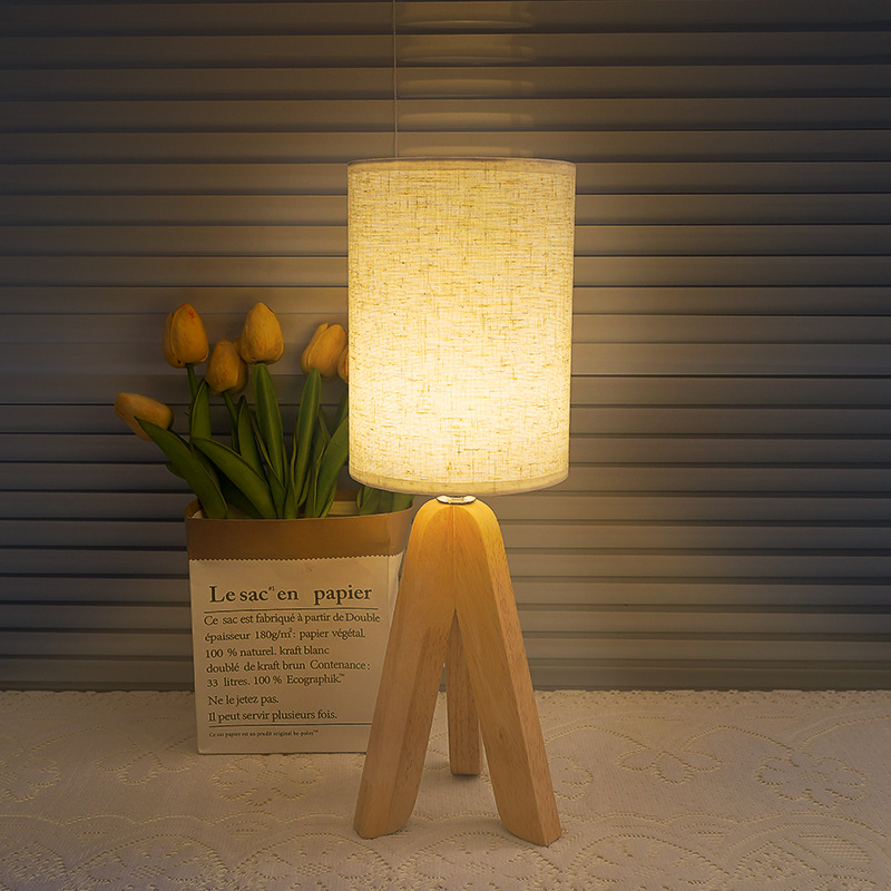 Lámpara de mesa floral plisada nórdica, lámpara de noche de dormitorio retro, luz nocturna de control remoto de red de madera maciza, luz ambiental LED