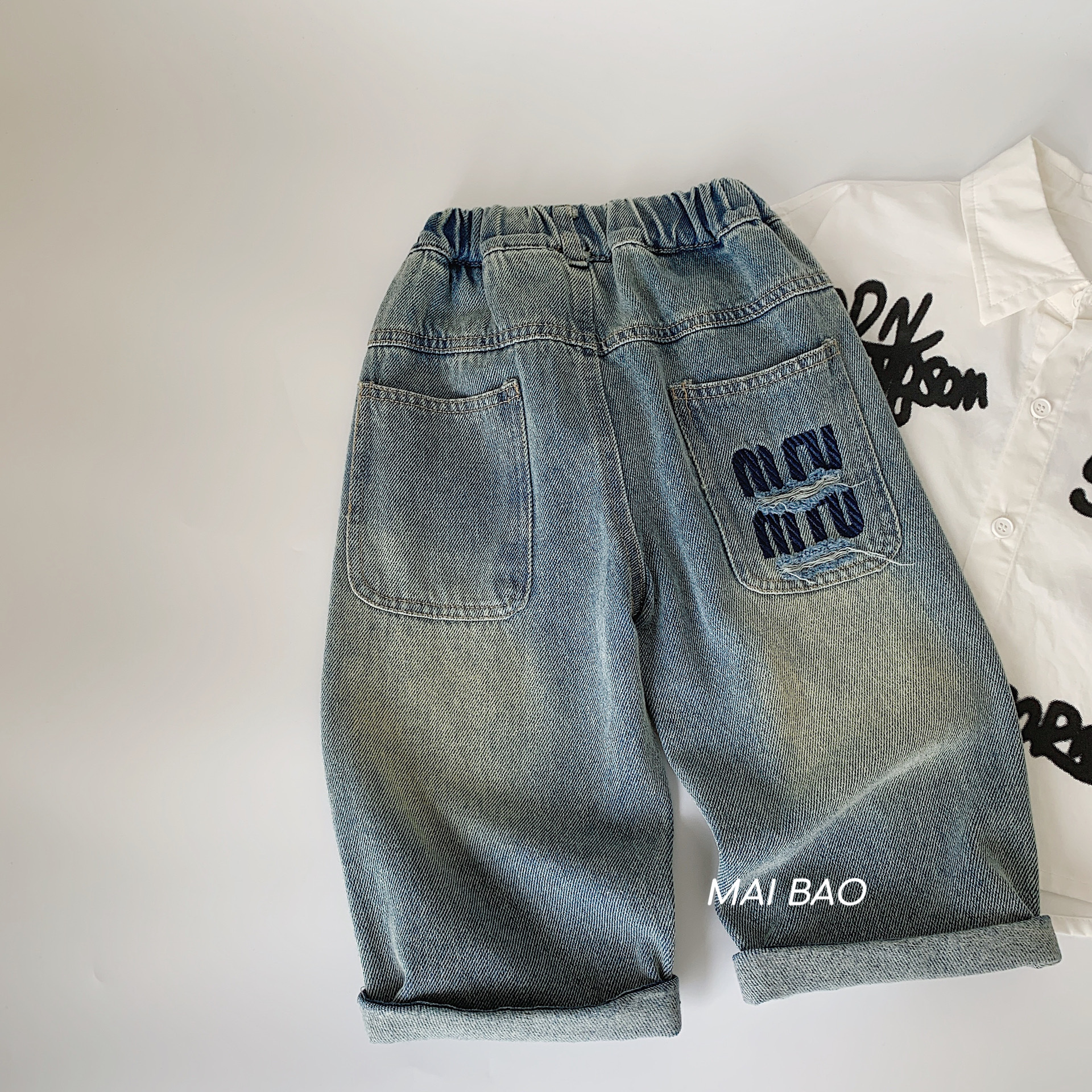 Maibao jeans para niños 2025 primavera y otoño nuevos pantalones coreanos pantalones casuales simples de pierna recta para niños pequeños y medianos