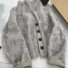 两面穿小湖羊2024冬季新款欧货真皮皮毛一体女短款羊羔毛外套时尚