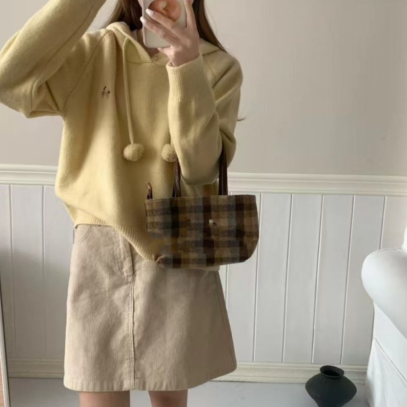 韩系抽绳毛球连帽套头毛衣女秋冬新款宽松甜美针织衫通勤红色黄色